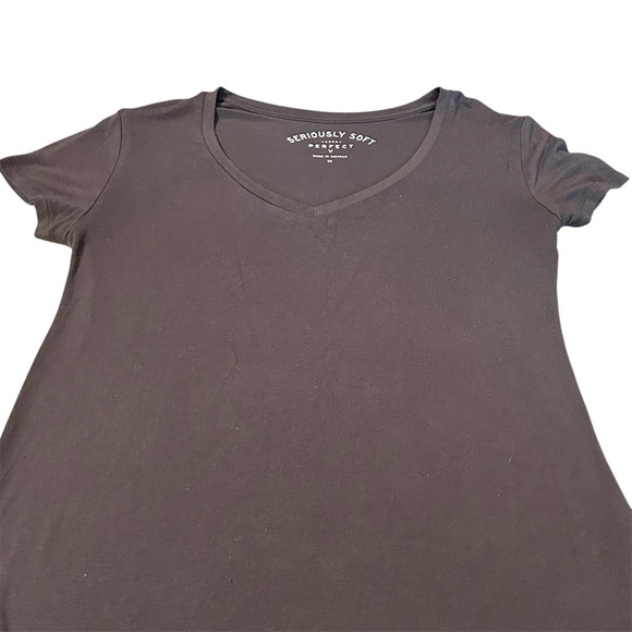 AERO Seriously Soft‎ Perfect V-Neck T-Shirt, Women's Extra Small XS Tee - Picture 2 of 4